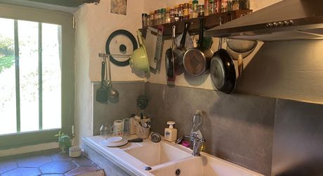 Maison et dépendances dans un cadre privilégié, loin des nuisances