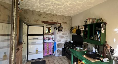 Maison et dépendances dans un cadre privilégié, loin des nuisances