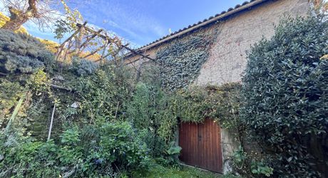 Maison et dépendances dans un cadre privilégié, loin des nuisances