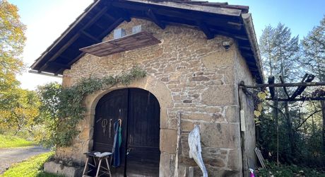 Maison et dépendances dans un cadre privilégié, loin des nuisances