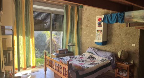 Maison et dépendances dans un cadre privilégié, loin des nuisances