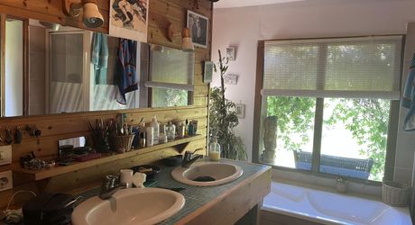 Maison et dépendances dans un cadre privilégié, loin des nuisances