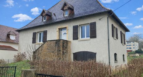 SECTEUR SAINT-CÉRÉ - Maison d'habitation rénovée de 147 m²