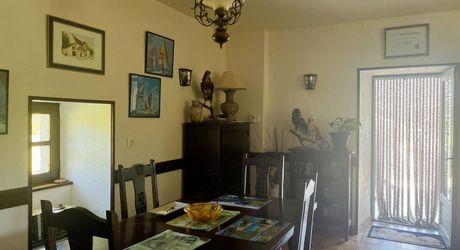 SECTEUR CAJARC - Maison de caractère en pierre avec garage, grand terrain, piscine et jacuzzi