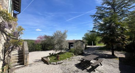 SECTEUR CAJARC - Maison de caractère en pierre avec garage, grand terrain, piscine et jacuzzi