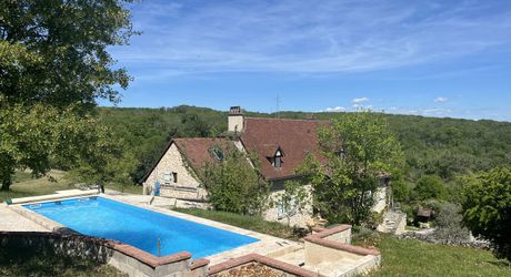 SECTEUR CAJARC - Maison de caractère en pierre avec garage, grand terrain, piscine et jacuzzi