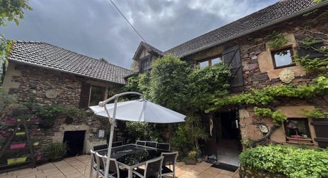 SECTEUR LACAPELLE-MARIVAL - Maison quercynoise de 205 m² avec piscine et terrain de 4.5 hectares