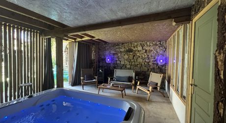 SECTEUR LACAPELLE-MARIVAL – Ensemble de charme avec gîte, chambres d’hôtes et grange – 282 m²