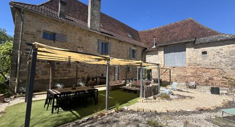 SECTEUR LACAPELLE-MARIVAL – Ensemble de charme avec gîte, chambres d’hôtes et grange – 282 m²