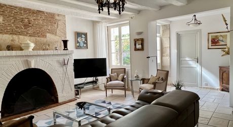 Très belle propriété de caractère, en parfait état avec maison principale de 280m² habitables. Dépendances. Piscine. Terrain d'environ 6ha.