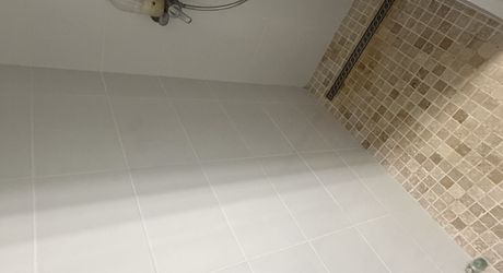 Très belle situation pour cette maison contemporaine située au calme dans un environnement boisé, sur les hauteurs de Montignac-Lascaux.