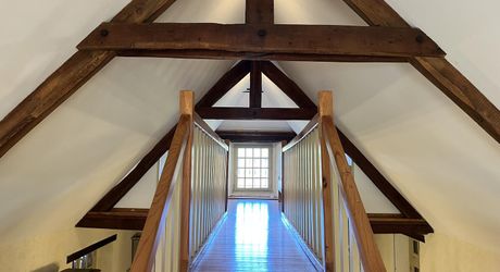 En Périgord Noir, à proximité d'un des plus beaux villages de la Vallée Vézère, très belle propriété de caractère avec piscine, située sur les hauteurs dans un environnement calme. 