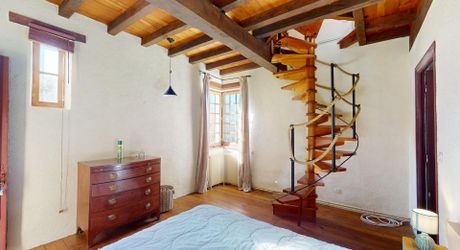 En Périgord Noir, à proximité d'un des plus beaux villages de la Vallée Vézère, très belle propriété de caractère avec piscine, située sur les hauteurs dans un environnement calme. 