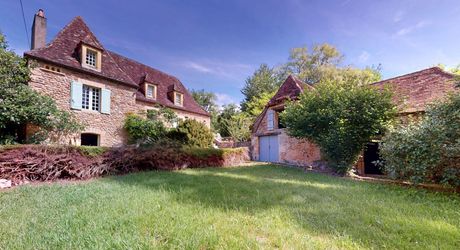 Superbe propriété sur plus d'un hectare de terrain avec maison, piscine, moulin et son bief. Situation préservée dans un environnement bucolique.