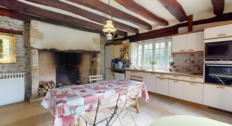 Superbe propriété sur plus d'un hectare de terrain avec maison, piscine, moulin et son bief. Situation préservée dans un environnement bucolique.