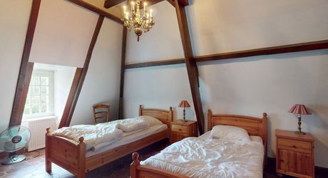 Superbe propriété sur plus d'un hectare de terrain avec maison, piscine, moulin et son bief. Situation préservée dans un environnement bucolique.