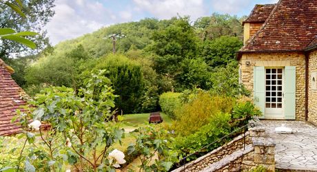 Superbe propriété sur plus d'un hectare de terrain avec maison, piscine, moulin et son bief. Situation préservée dans un environnement bucolique.