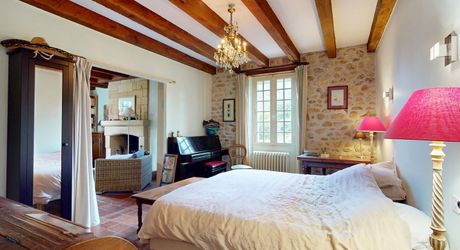 Superbe propriété sur plus d'un hectare de terrain avec maison, piscine, moulin et son bief. Situation préservée dans un environnement bucolique.