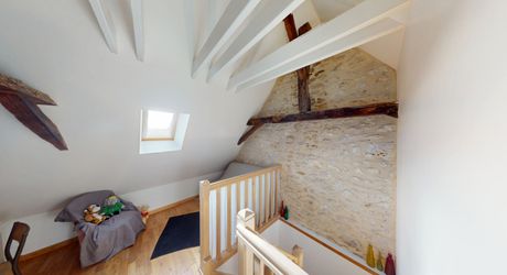 Au centre de Montignac, en exclusivité, maison en pierre entièrement restaurée avec cour et accès commerces à pieds.