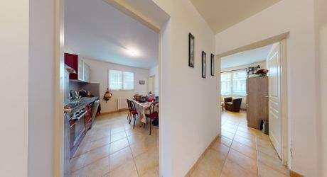 A saisir! Appartement rénové d'environ 70 m² de plain-pied, en plein centre-ville de MONTIGNAC-LASCAUX.