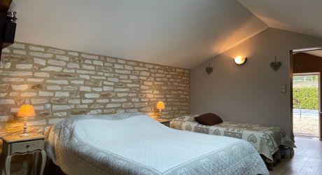 En Périgord noir, Unique, ancien moulin rénové avec aquarium intérieur.