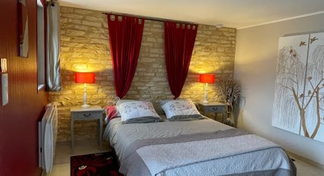 En Périgord noir, Unique, ancien moulin rénové avec aquarium intérieur.