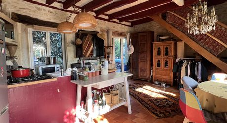 A 10 minutes de Montignac-Lascaux, avec un magnifique point de vues sur une vallée préservée, jolie périgordine de 80 m² habitables!