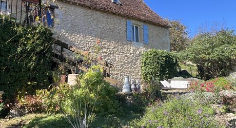 A 10 minutes de Montignac-Lascaux, avec un magnifique point de vues sur une vallée préservée, jolie périgordine de 80 m² habitables!