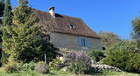 A 10 minutes de Montignac-Lascaux, avec un magnifique point de vues sur une vallée préservée, jolie périgordine de 80 m² habitables!