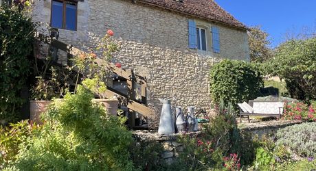 A 10 minutes de Montignac-Lascaux, avec un magnifique point de vues sur une vallée préservée, jolie périgordine de 80 m² habitables!