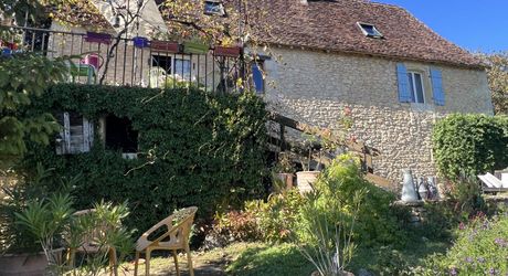 A 10 minutes de Montignac-Lascaux, avec un magnifique point de vues sur une vallée préservée, jolie périgordine de 80 m² habitables!