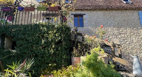 A 10 minutes de Montignac-Lascaux, avec un magnifique point de vues sur une vallée préservée, jolie périgordine de 80 m² habitables!