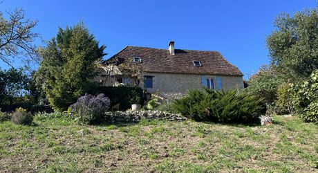 A 10 minutes de Montignac-Lascaux, avec un magnifique point de vues sur une vallée préservée, jolie périgordine de 80 m² habitables!