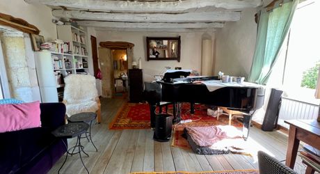 A 10 minutes de Montignac-Lascaux, avec un magnifique point de vues sur une vallée préservée, jolie périgordine de 80 m² habitables!