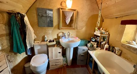 A 10 minutes de Montignac-Lascaux, avec un magnifique point de vues sur une vallée préservée, jolie périgordine de 80 m² habitables!