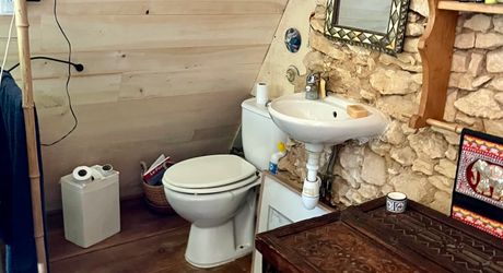 A 10 minutes de Montignac-Lascaux, avec un magnifique point de vues sur une vallée préservée, jolie périgordine de 80 m² habitables!