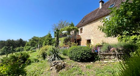 A 10 minutes de Montignac-Lascaux, avec un magnifique point de vues sur une vallée préservée, jolie périgordine de 80 m² habitables!