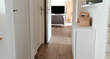 A 5 kms de MONTIGNAC_LASCAUX, maison contemporaine offrant une habitation , un studio attenant et terrain.