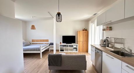 A 5 kms de MONTIGNAC_LASCAUX, maison contemporaine offrant une habitation , un studio attenant et terrain.