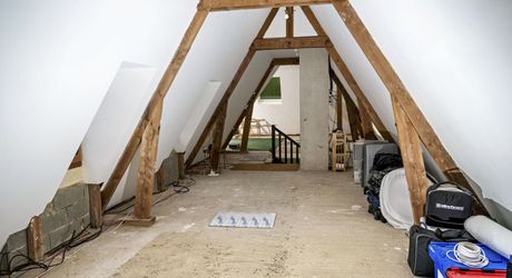 En Périgord Noir, à quelques centaines de mètres du village typique de Saint-Léon-sur-Vézère, non loin de Montignac vaste maison périgourdine rénovée avec beau jardin.