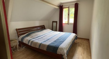 En Périgord Noir , entre Périgueux et Brive à 20 minutes de Montignac, propriété sur 3ha3 de terrain arboré avec une maison principale d'habitation, un gîte, une piscine et un petit étang. A voir!