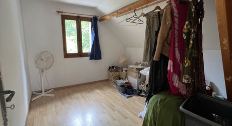En Périgord Noir , entre Périgueux et Brive à 20 minutes de Montignac, propriété sur 3ha3 de terrain arboré avec une maison principale d'habitation, un gîte, une piscine et un petit étang. A voir!