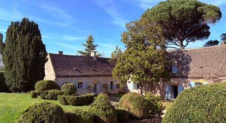 En exclusivité, une des plus belles propriétés de la Vallée de la Vézère en Périgord Noir, sur plus de 20 hectares. Situation privilégiée.