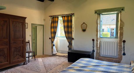 En exclusivité, une des plus belles propriétés de la Vallée de la Vézère en Périgord Noir, sur plus de 20 hectares. Situation privilégiée.