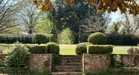 En exclusivité, une des plus belles propriétés de la Vallée de la Vézère en Périgord Noir, sur plus de 20 hectares. Situation privilégiée.