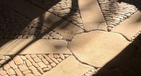 En exclusivité, une des plus belles propriétés de la Vallée de la Vézère en Périgord Noir, sur plus de 20 hectares. Situation privilégiée.