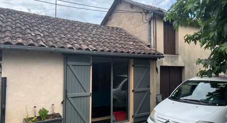  A Montignac-Lascaux, maison de plain pied avec jardin dans le centre de MONTIGNAC.