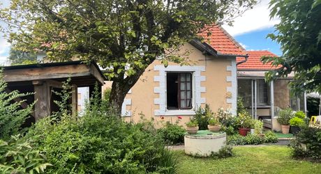  A Montignac-Lascaux, maison de plain pied avec jardin dans le centre de MONTIGNAC.