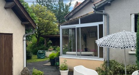  A Montignac-Lascaux, maison de plain pied avec jardin dans le centre de MONTIGNAC.