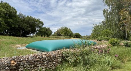 Authentique maison en pierre avec dépendances et piscine, au cœur du Périgord Noir.